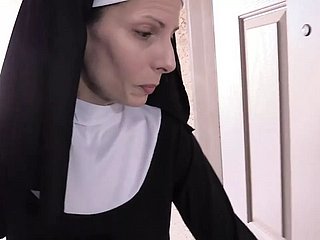 Istri Preposterous Nun Fianc? dalam Stocking