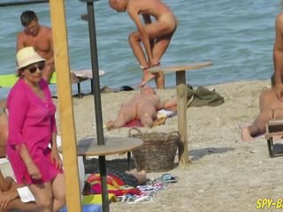 Adult Nudist Amateurs Bãi biển Voyeur - MILF Close-Up Pussy